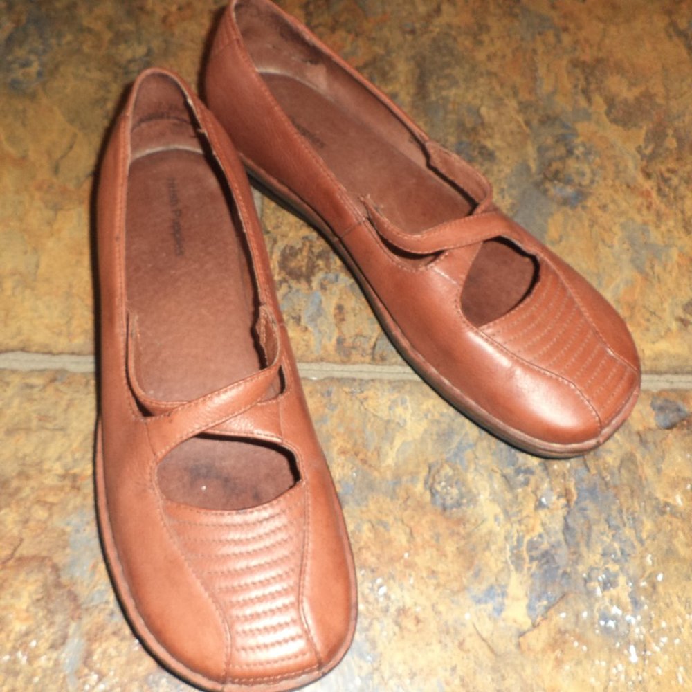 HUSH PUPPIES brown leather flats sz 9M
